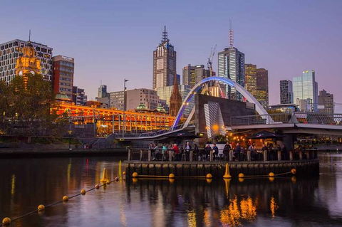 Melbourne Airport Transfers: Melbourne To Melbourne Airport MEL In Luxury Car - Hervey Bay Accommodation 6