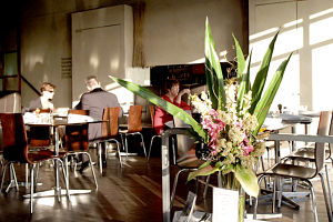 R Bar Restaurant Port Melbourne - Hervey Bay Accommodation 0