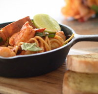 Tedder and Woodroffe Lounge and Dining - Hervey Bay Accommodation