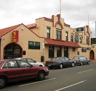 Cooley's Hotel - Hervey Bay Accommodation