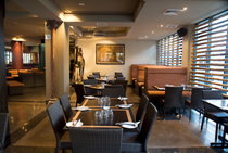 Monsoons Restaurant And Party Bar - Tourism Hervey Bay 2