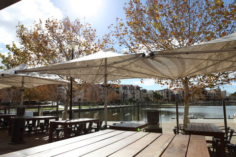 The Royal On The Waterfront - Tourism Hervey Bay 0