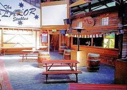 Peter Lalor Hotel - Tourism Hervey Bay 0