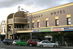 Ararat Hotel - Hervey Bay Accommodation 1