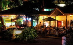 Apres Beach Bar & Grill - Palm Cove - Tourism Hervey Bay 1