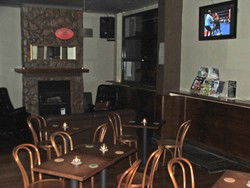 Geelong Hotel - Hervey Bay Accommodation 1