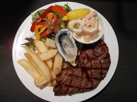 Berserker Tavern - Hervey Bay Accommodation 1