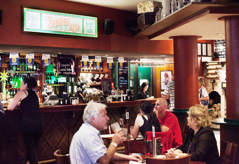 O'Malley's Irish Pub - Tourism Hervey Bay 2
