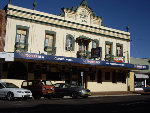 Oxford Hotel - Hervey Bay Accommodation 2