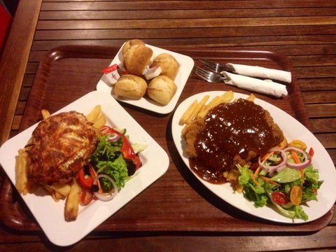 The Caves Country Pub - Hervey Bay Accommodation 1