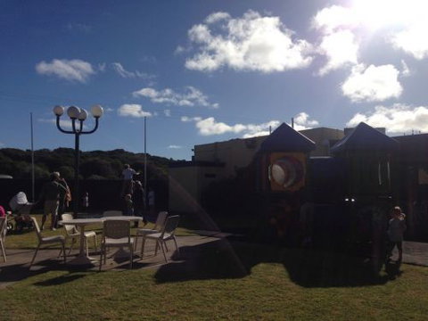 Ocean Grove Hotel - Hervey Bay Accommodation 1