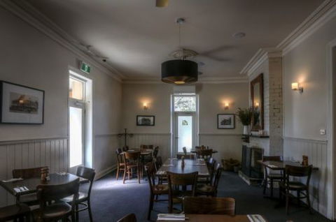 Inverleigh Hotel - Hervey Bay Accommodation 1