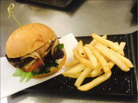 Woods And Irons Restaurant @ The Moranbah Golf Club - Hervey Bay Accommodation 1