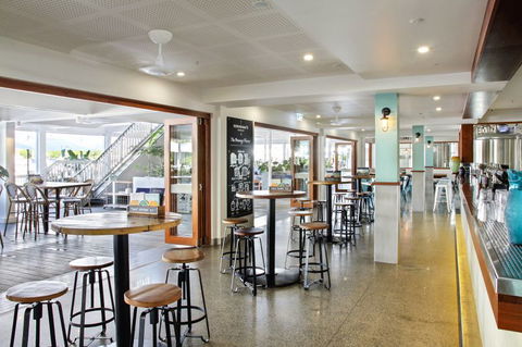 Hemingway's Brewery Port Douglas - Tourism Hervey Bay 4