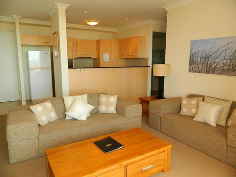 Santorini Twin Waters - Hervey Bay Accommodation 3