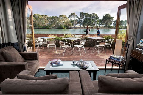 The Waterfront Wynyard - Hervey Bay Accommodation 3