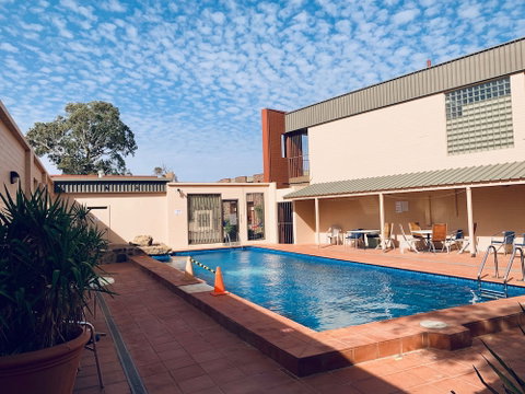 Desert Cave Hotel - Hervey Bay Accommodation 2