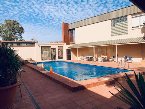 Desert Cave Hotel - Hervey Bay Accommodation 1