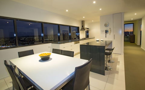 Ultra Broadbeach - Hervey Bay Accommodation 5