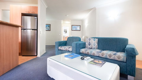 Burleigh On The Beach Holiday Apartments - Hervey Bay Accommodation 6