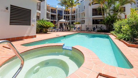 Burleigh On The Beach Holiday Apartments - Hervey Bay Accommodation 3