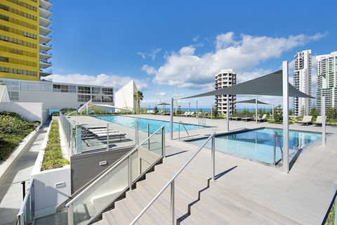 ULTIQA Air On Broadbeach - Hervey Bay Accommodation 5
