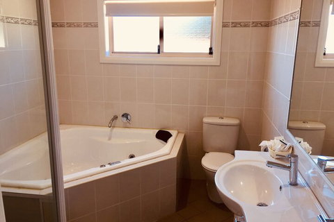 Harvest Lodge Motel - Hervey Bay Accommodation 6