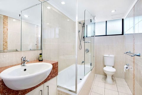 ULTIQA Beach Haven At Broadbeach - Tourism Hervey Bay 3