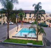 Econo Lodge Hacienda International - Tourism Hervey Bay
