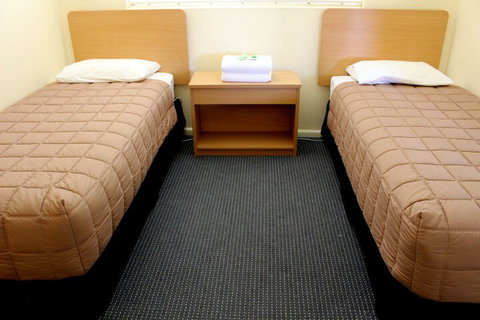 Armidale Motel - Hervey Bay Accommodation 5