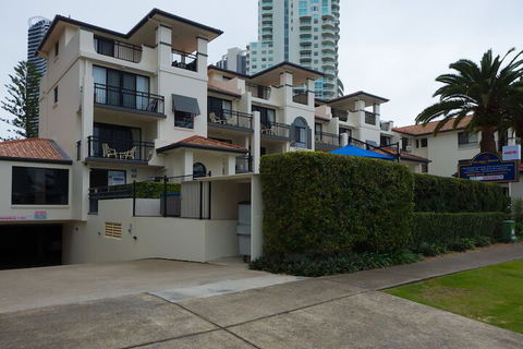 Island Beach Resort - Tourism Hervey Bay 1