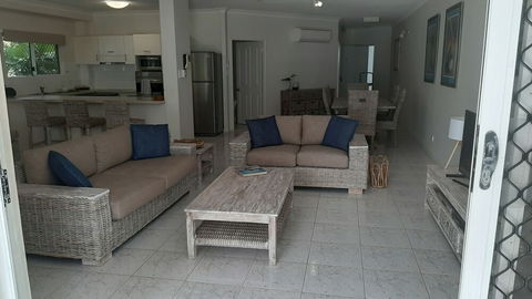 Costa Royale Trinity Beach - Hervey Bay Accommodation 6