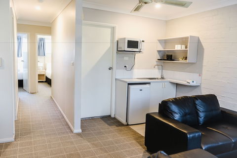 Balan Village Motel - Tourism Hervey Bay 2