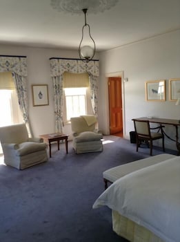 Oscars Waterfront Boutique Hotel - Hervey Bay Accommodation 4