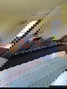 Lakeside Lodge Motel - Tourism Hervey Bay 6