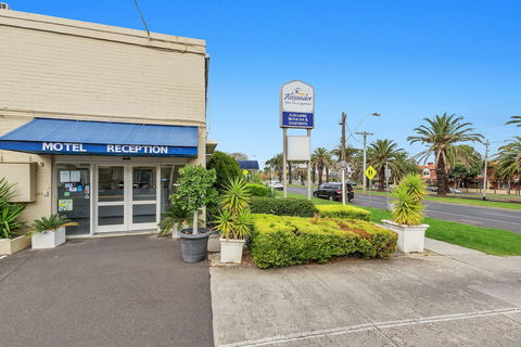 Alexander Motor Inn & Apartments - Hervey Bay Accommodation 0