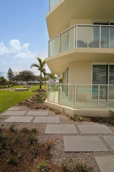 Hi Surf Beachfront Resort Apartments - Hervey Bay Accommodation 0