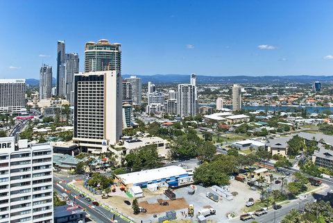 Hi Surf Beachfront Resort Apartments - Hervey Bay Accommodation 3