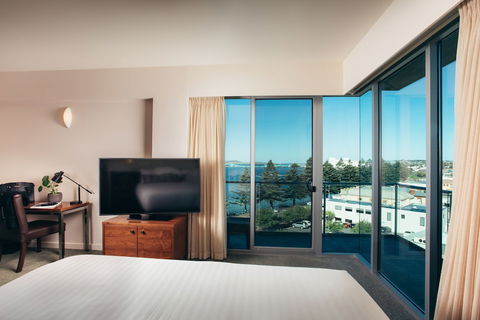 The Port Lincoln Hotel - Hervey Bay Accommodation 6