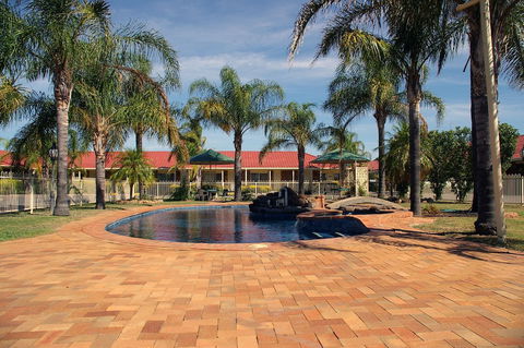 Pines Country Club Motor Inn - Hervey Bay Accommodation 2