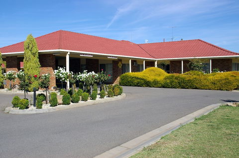 Pines Country Club Motor Inn - Hervey Bay Accommodation 3