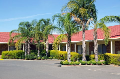Pines Country Club Motor Inn - Hervey Bay Accommodation 0