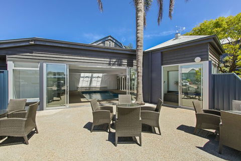 Bellevue On The Lakes - Tourism Hervey Bay 4