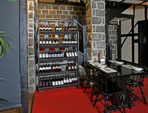 Fox And Hounds Inn - Hervey Bay Accommodation 4