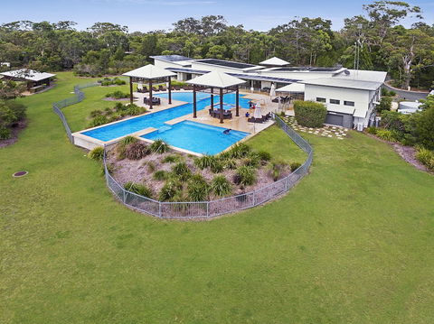 Beach Road Holiday Homes - Hervey Bay Accommodation 2