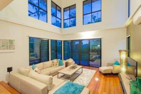 Beach Road Holiday Homes - Hervey Bay Accommodation 5