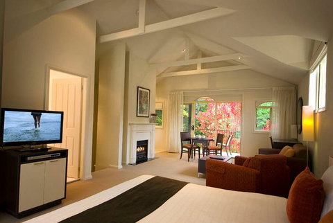 Falls Mountain Retreat - Hervey Bay Accommodation 4