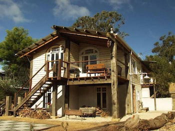 Old Leura Dairy - Tourism Hervey Bay 0