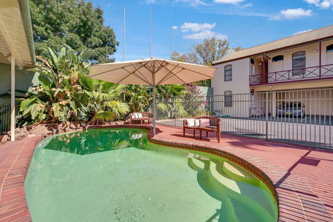 Prince Of Wales Motor Inn - Tourism Hervey Bay 1