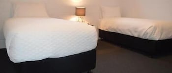 Penguin Seaside Motel - Hervey Bay Accommodation 3